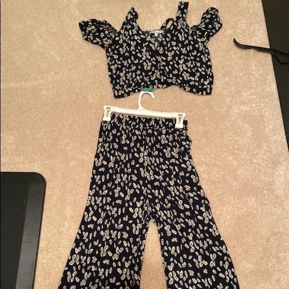 Navy feather two piece set size small! - Picture 1 of 2